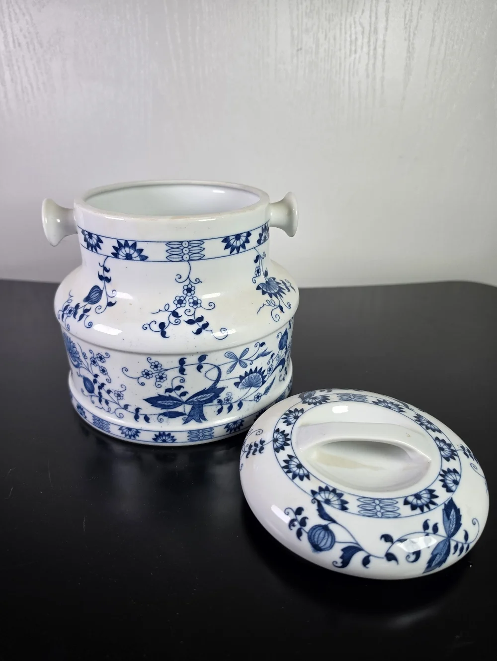 Vienna Woods Biscuit Jar
